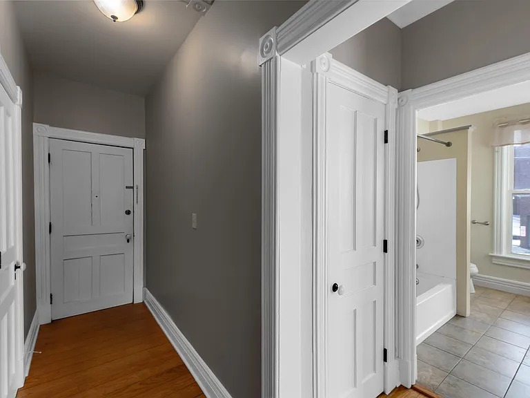 25 Bath St #4 — Photo 2