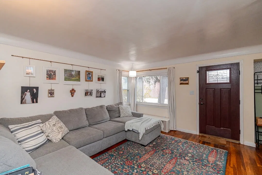3 bed, 1.5 bath, 1049 sqft, $2,500 — Photo 3