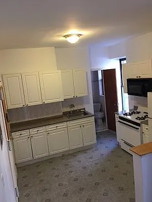 Rented by Eric Goodman Realty Corp | media 9