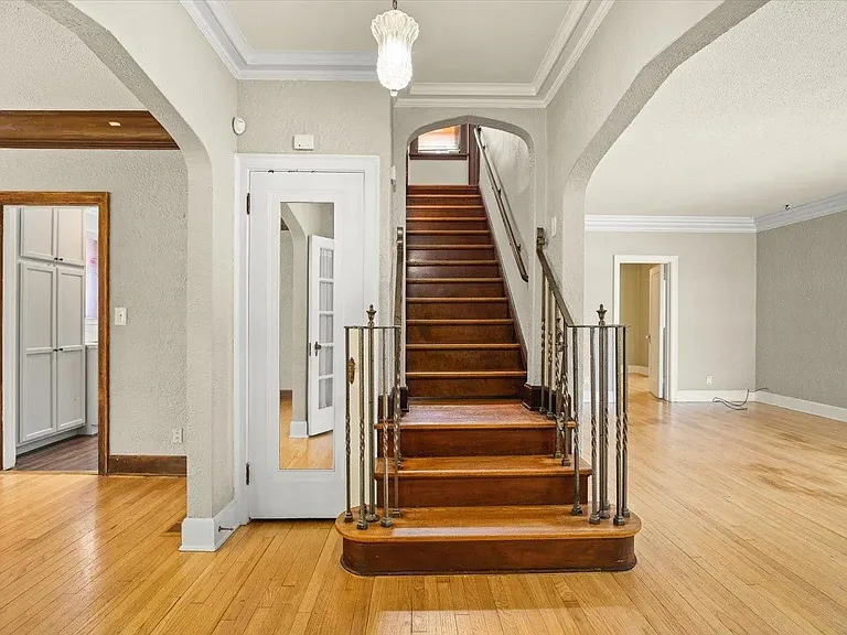 117 N Highland Ave — Photo 6