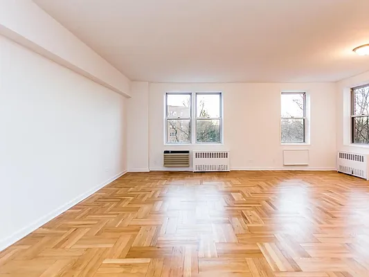 Sold by Re/Max In The City | media 29