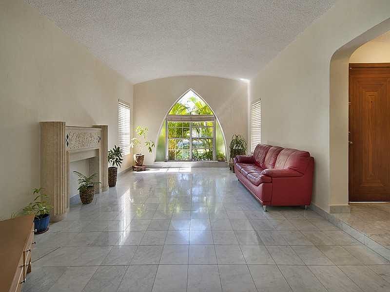 1st image of 221 Palm Ave