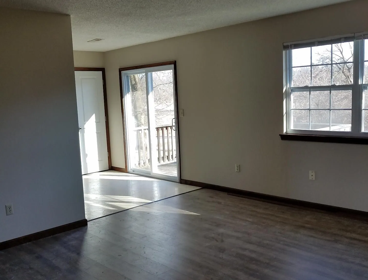 2 bed, 700 sqft, $995 — Photo 3