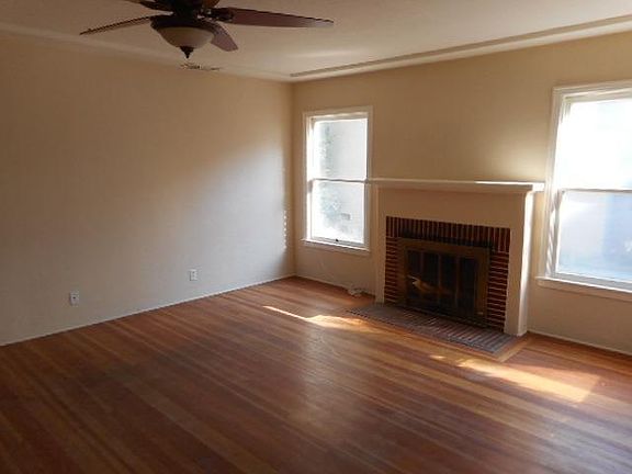 4th image of 3327 E Lamona Ave