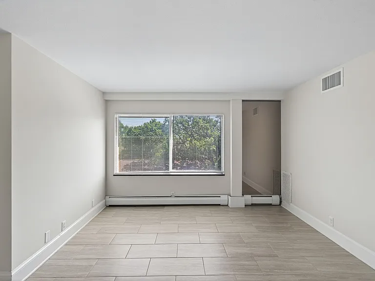 2915 W 50th St — Photo 12