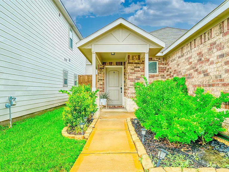 7919 Cypress Country Dr — Photo 3