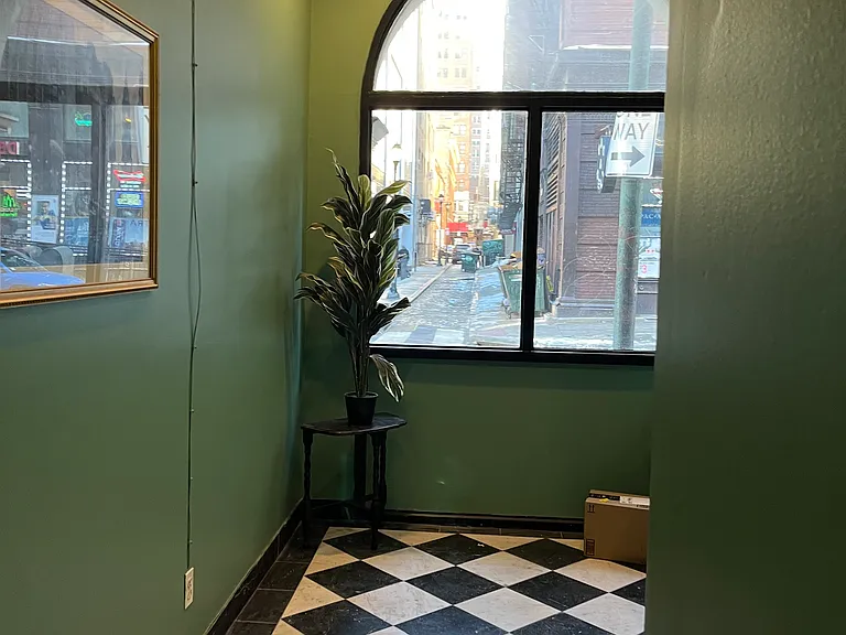 201 S 12th St #4B — Photo 4
