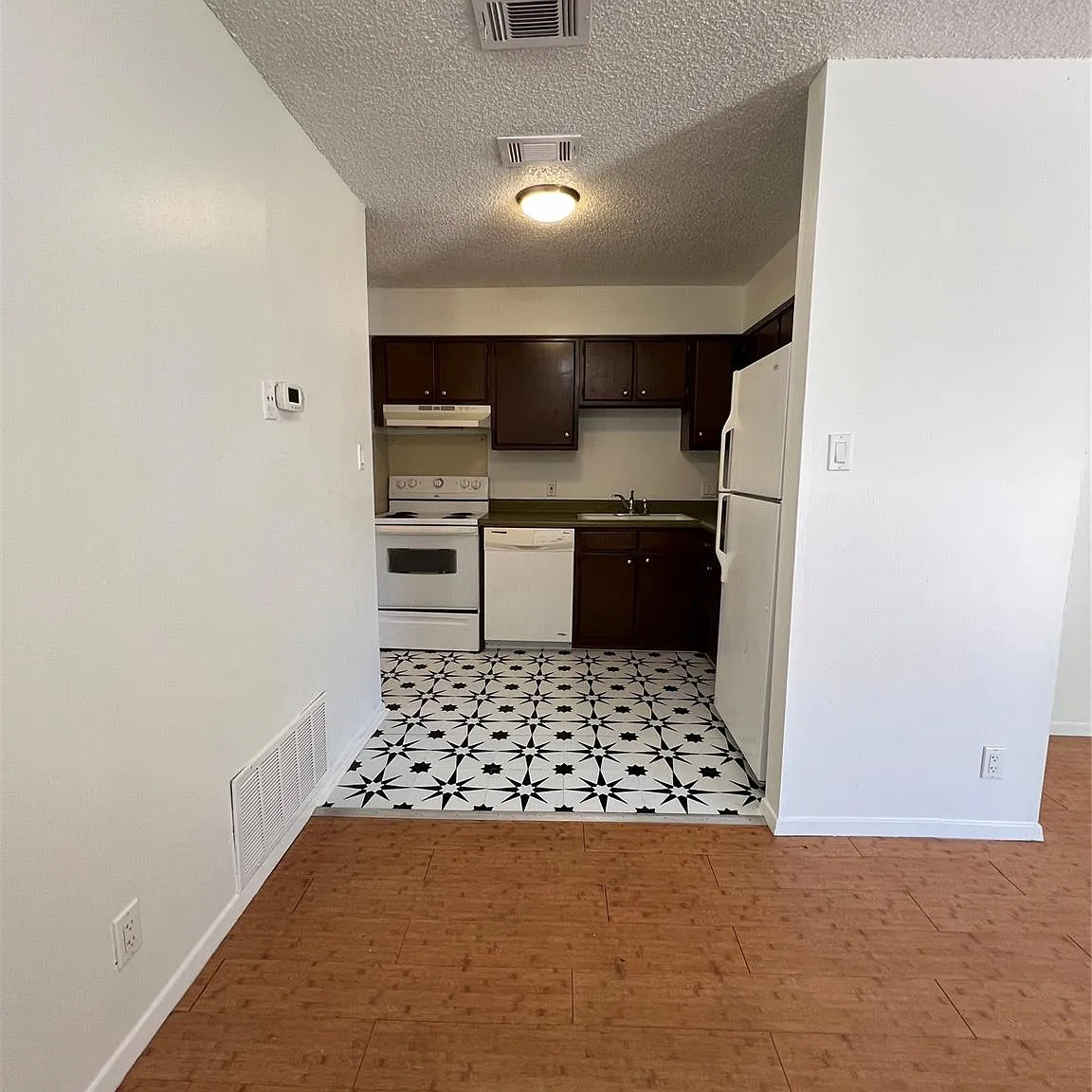 1 bed, 1.0 bath, 800 sqft, $1,195 — Photo 4