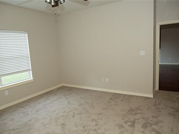 4th image of 2410 S Forest Hls