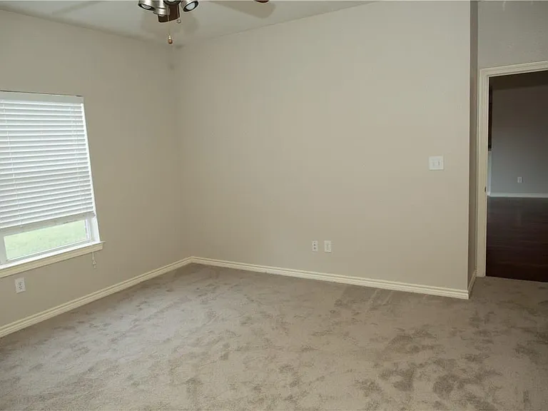2410 S Forest Hls — Photo 4