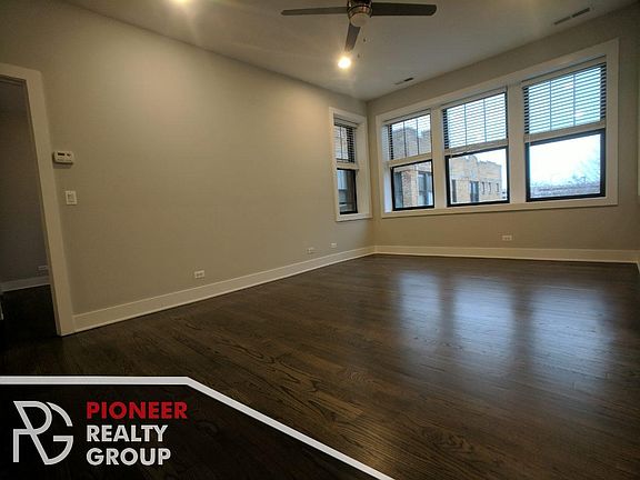 4th image of 2618 N Rockwell St #2622-3DT