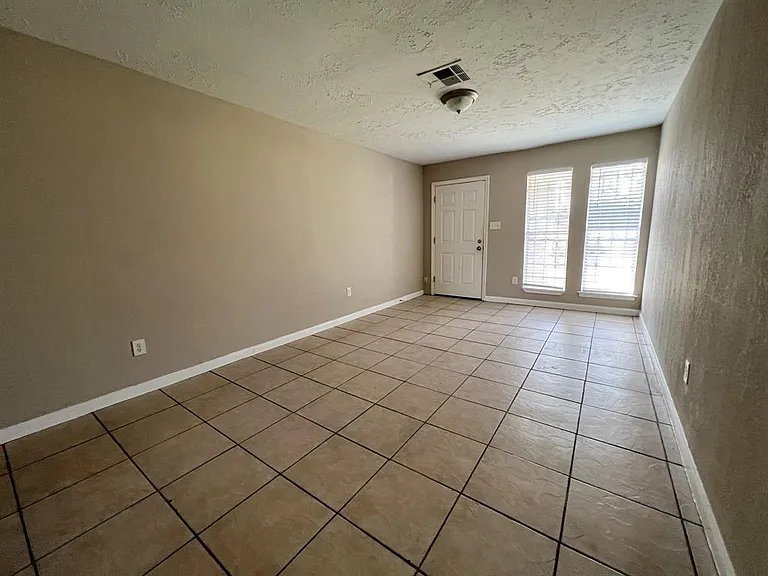 6736 W Fuqua Dr — Photo 24