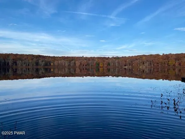 6 Briarwood Trl, Beach Lake, PA 18405