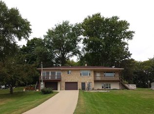 630 S Cody Rd, Le Claire, IA 52753