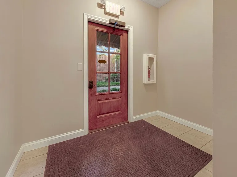 807 E Main St — Photo 33