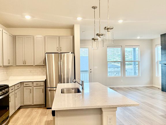 2nd image of 37 Lullaby Ln