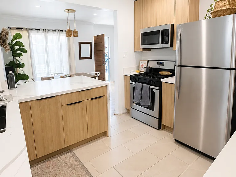 925 N Sweetzer Ave #1 — Photo 3