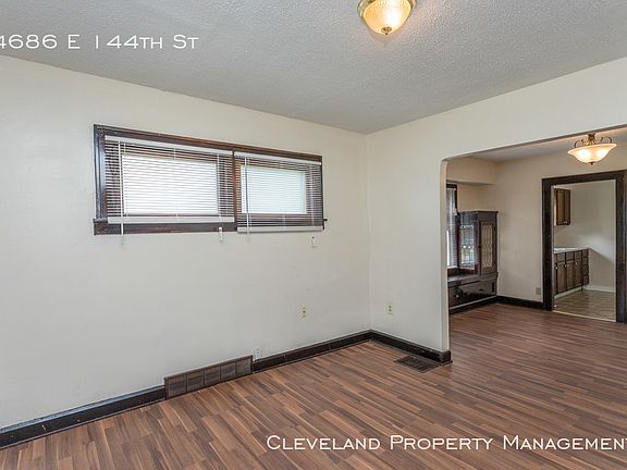 3rd image of 4686 E 144th St