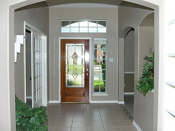 Big & Open, Lots of room for Daily Living or Entertaining Friends & Family