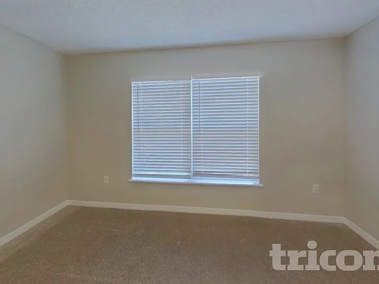 1730 Sunset Ridge Dr — Photo 3