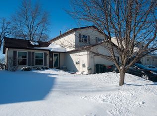 574 Hiawatha Dr, Carol Stream, IL 60188