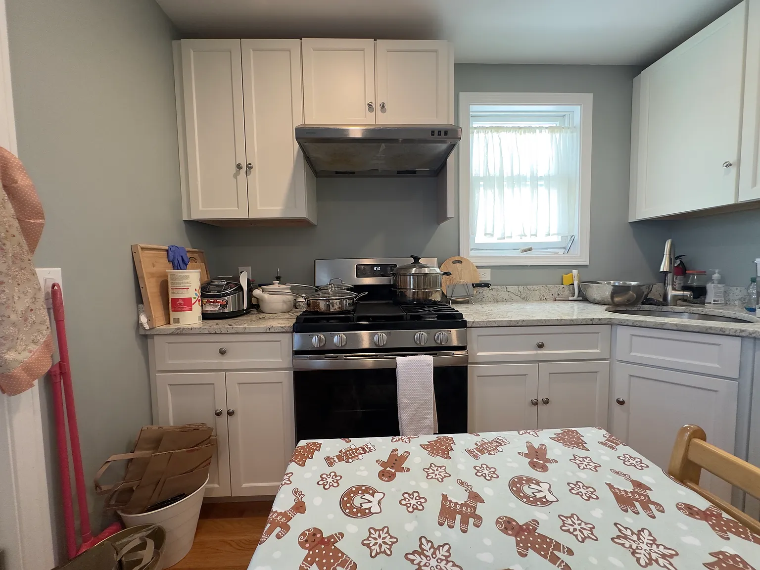 2 bed, 750 sqft, $2,700 — Photo 3