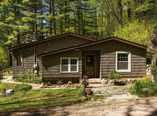 1050 W Burdickville Rd, Maple City, MI 49664