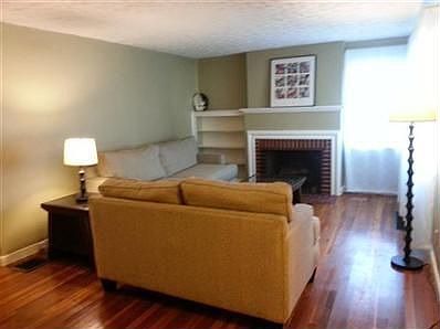 3rd image of 2418 Lynn Ave