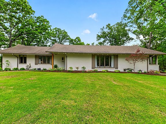 3rd image of 142 Cedar Ln