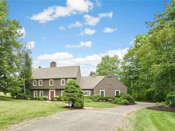 2930 Roundhill Rd, Akron, OH 44333