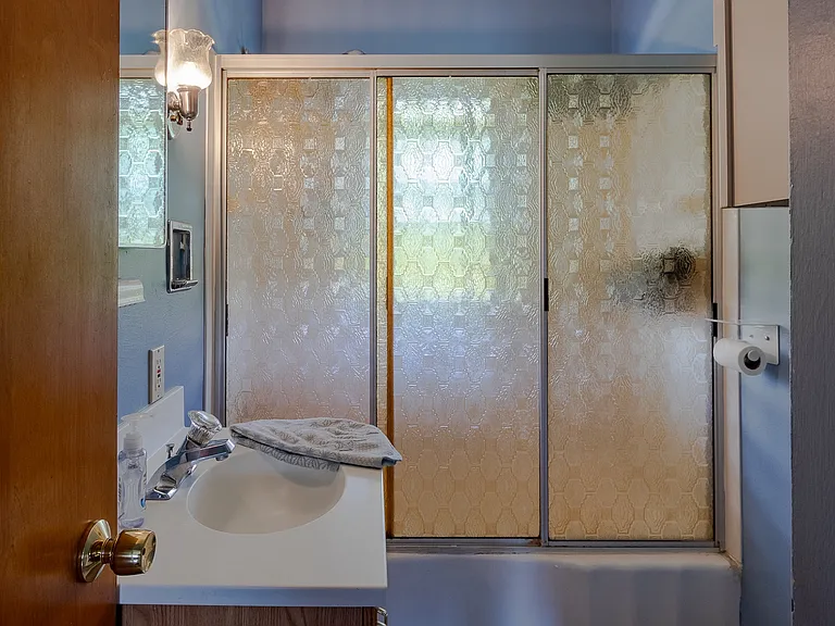 137 W Aaron Dr — Photo 9