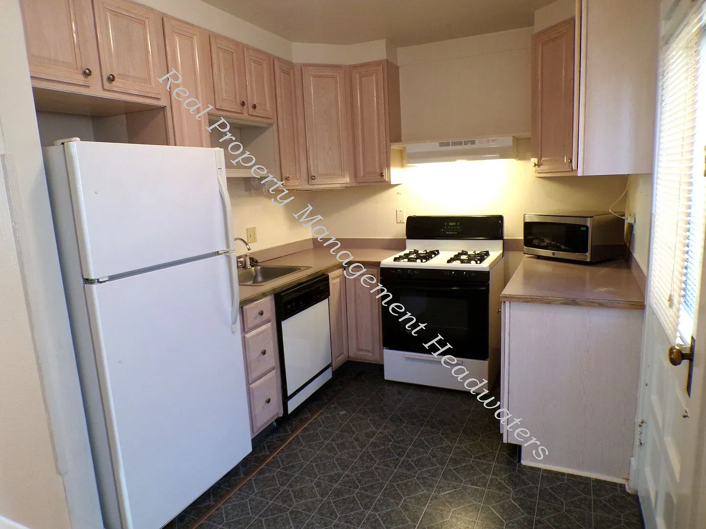 S. Benton Ave. 28 — Photo 4