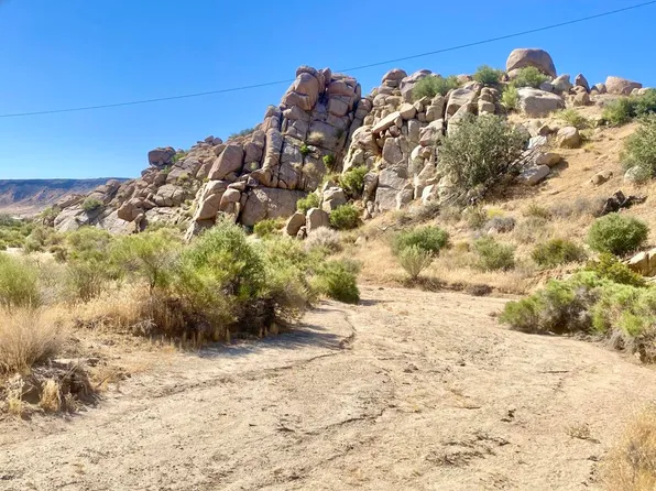 108 Riverside Dr, Pioneertown, CA 92268