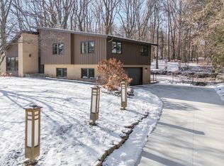 6161 N Rosewood Dr, Appleton, WI 54913