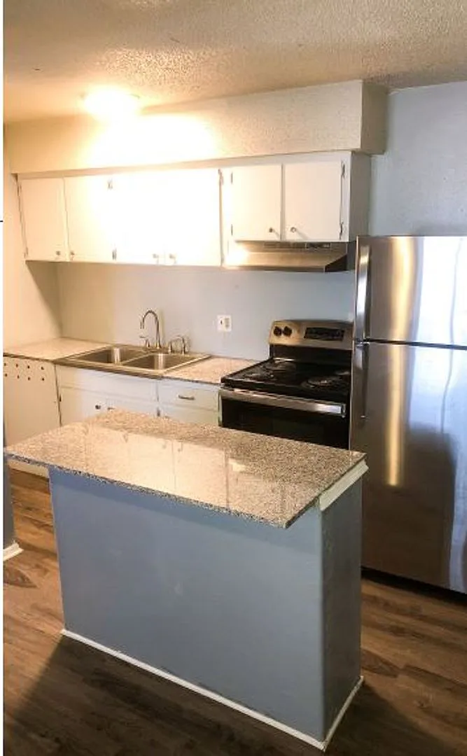 Silver Park Apartments — Photo 1
