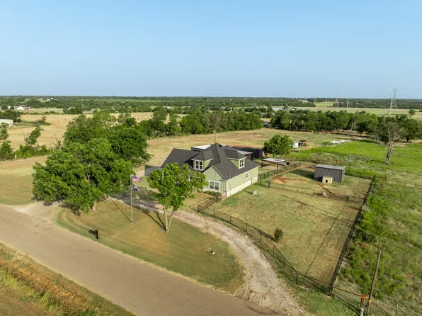 1122 W White Oak Rd, West, TX 76691