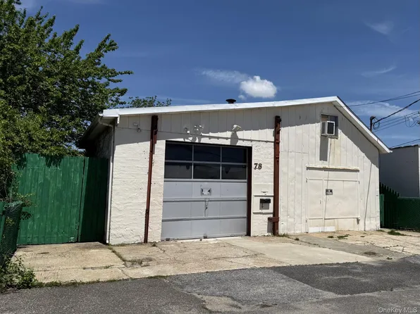 78 Auburn Street, Lindenhurst, NY 11757