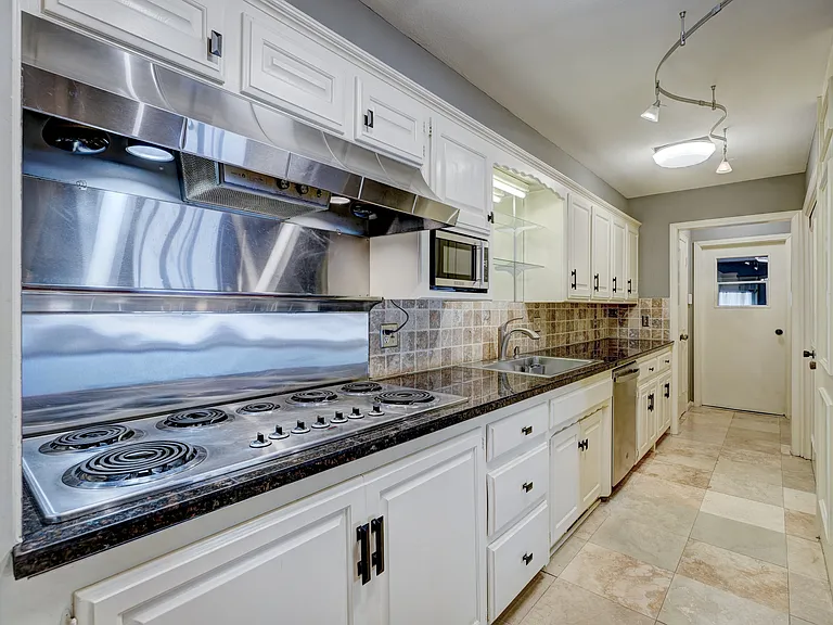 6325 Glenbrook Ct — Photo 22