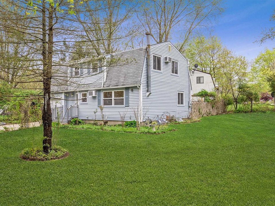 1st image of 18 Wagner Dr