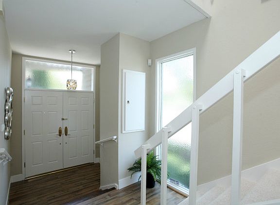 2nd image of 605 E Fox Ct