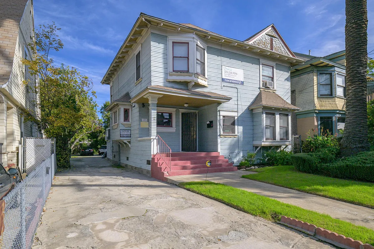 Building Photo - 1021 W 24th St