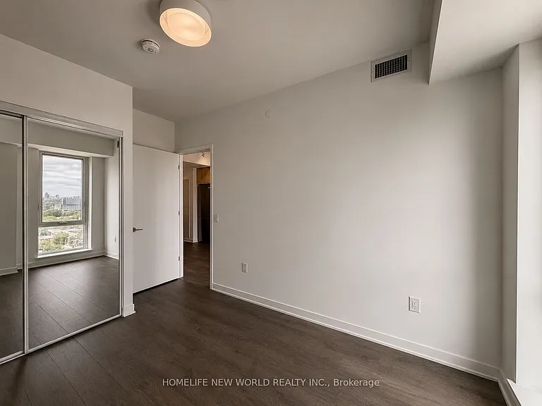 10 Oak St #1402 — Photo 3
