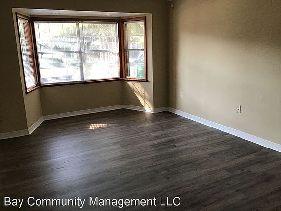 3rd image of 218 Spencer Dr