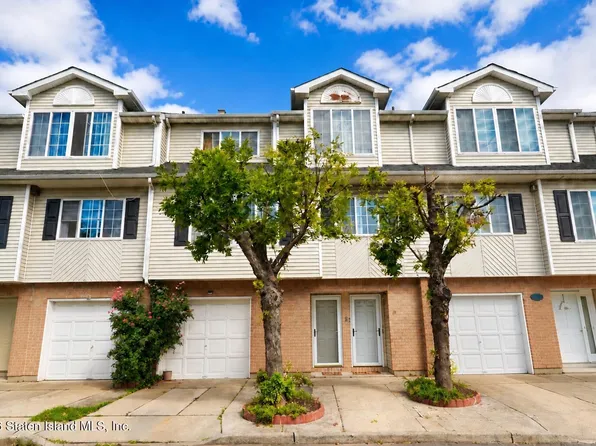 39 Hemlock Ln, Staten Island, NY 10309