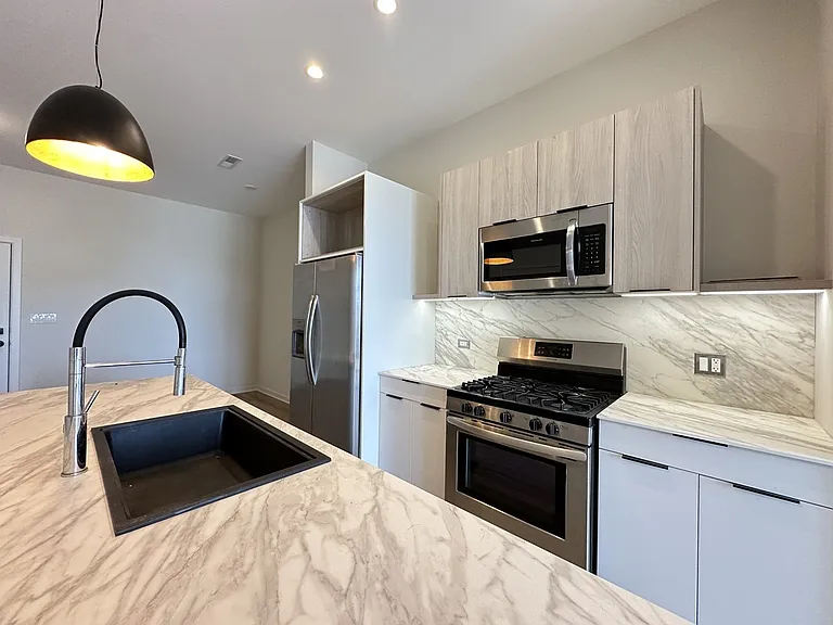 6340 W Belmont Ave #302 — Photo 3