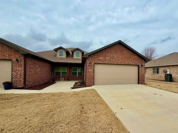 236 Turnberry Ct, Mountain Home, AR 72653
