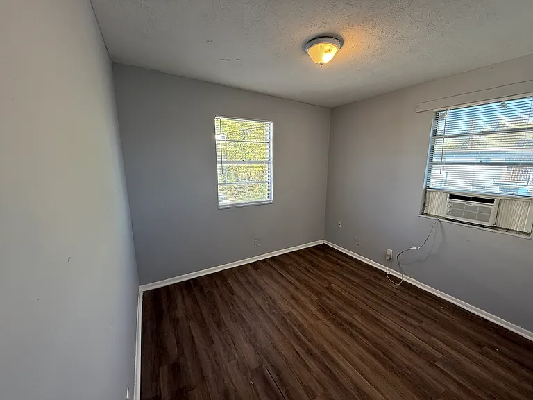1720 Union St W #2 — Photo 6