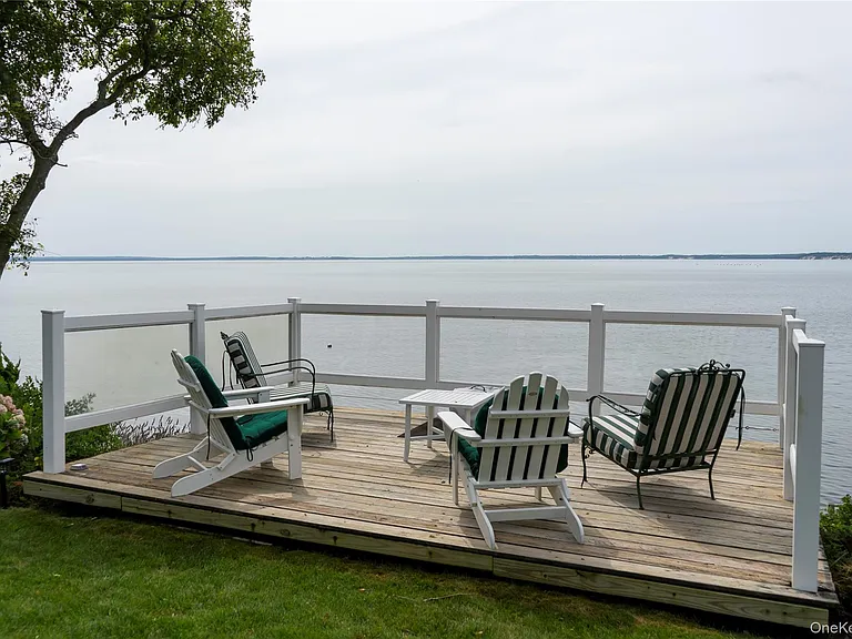1429 Peconic Bay Blvd — Photo 20