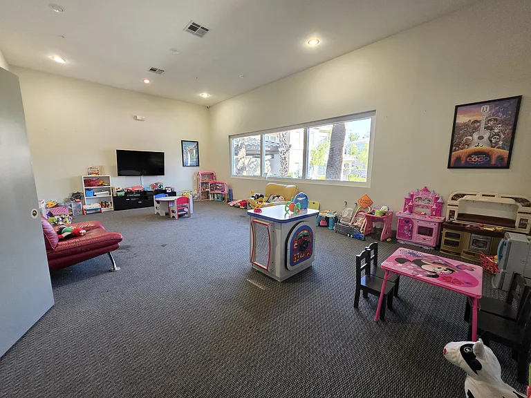 9050 W Warm Springs Rd #1077 — Photo 31