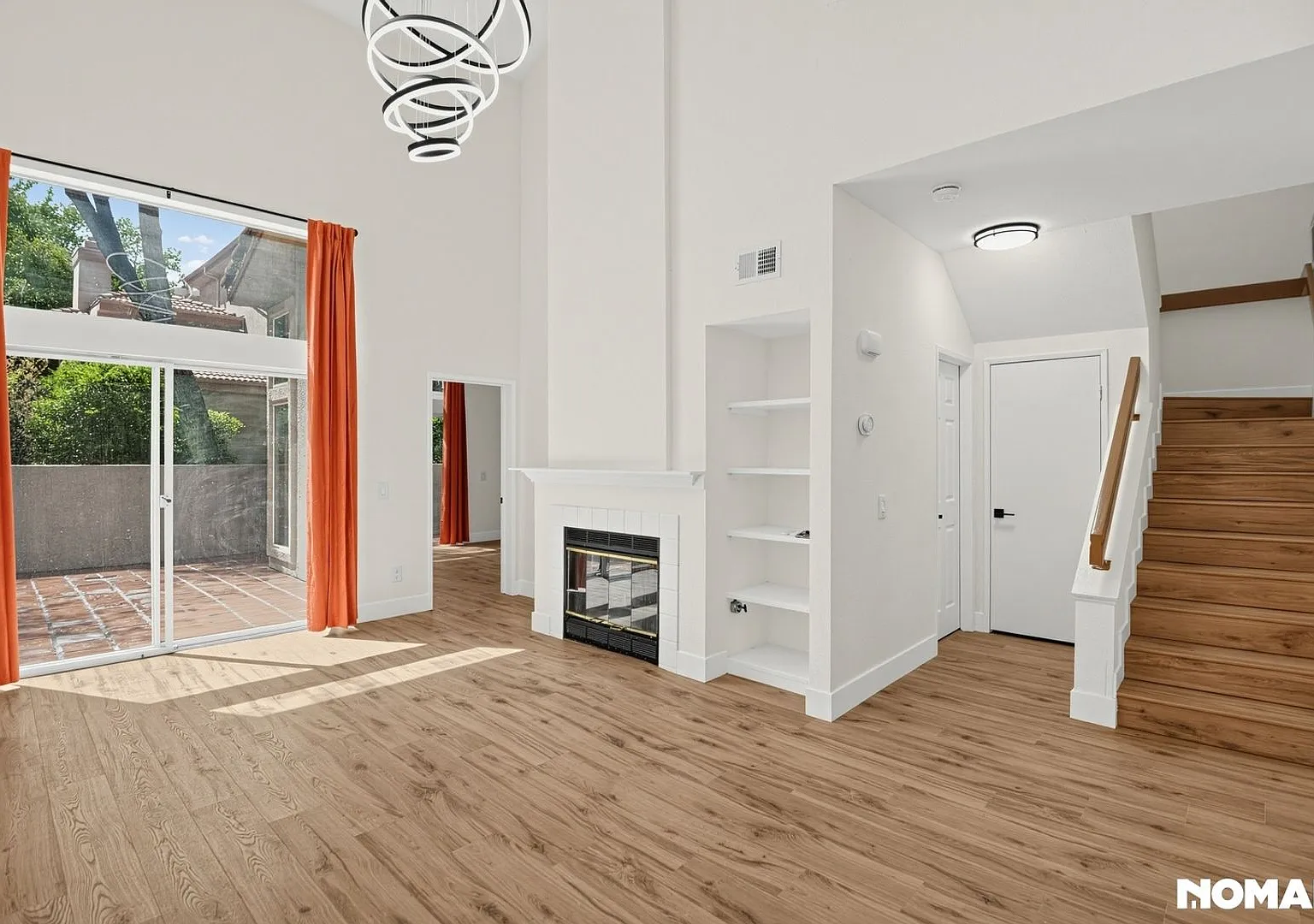 Stunning & Light-Filled 3BR/2.5BA End-Unit Townhome in Prime Valencia — Photo 3